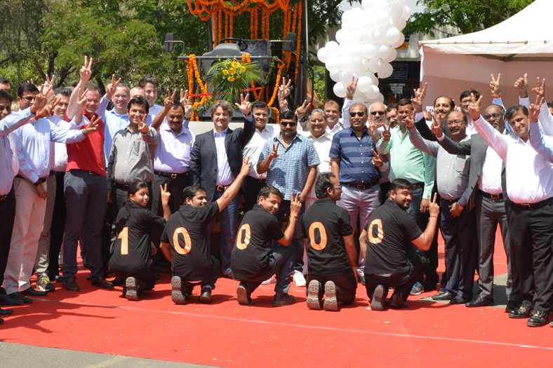 CASE India delivers 10,000th Vibratory Compactor for Indian market