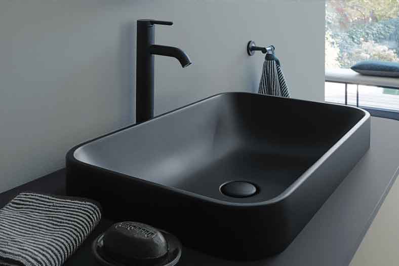 Happy D.2 Plus – Elegant, expressive bathroom interior with a dash of colour