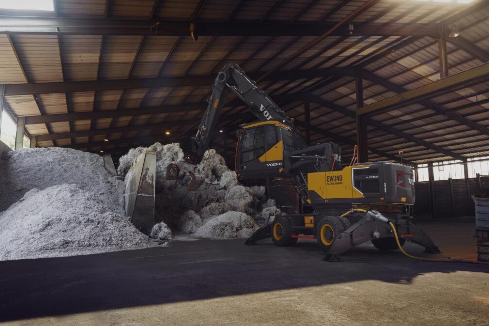 Volvo CE launches grid-connected EW240 electric material handler