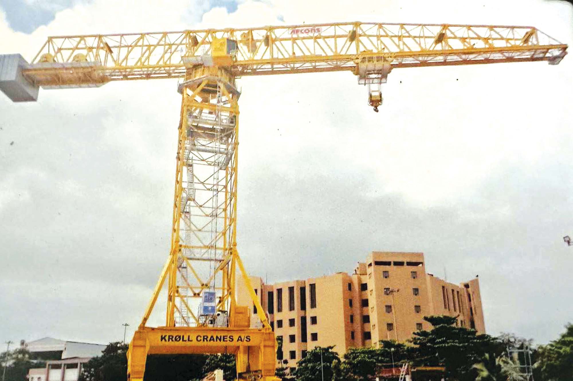 Ambat Iconcranes sets industry standards in lifting